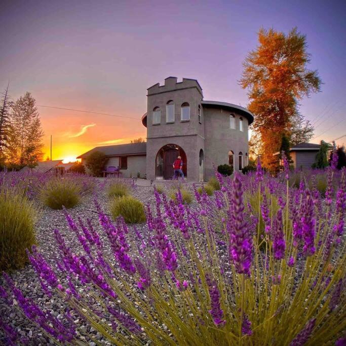 Lavender Castle Villa Sequim Exterior photo